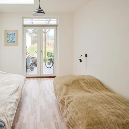 4 Bedroom Stunning In Vakantiehuis Glesborg