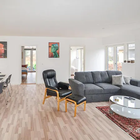 Vakantiehuis 4 Bedroom Stunning In *